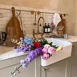 Beautiful 3 Room Apartment In Berlin Center